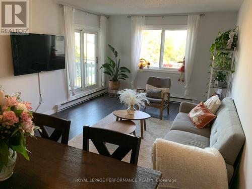 204 - 268 Lorry Greenberg Drive, Ottawa, ON - Indoor Photo Showing Living Room