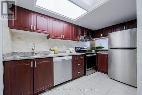 414 - 2460 Eglinton Avenue E, Toronto, ON - Indoor Photo Showing Kitchen