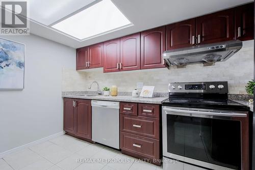 414 - 2460 Eglinton Avenue E, Toronto, ON - Indoor Photo Showing Kitchen