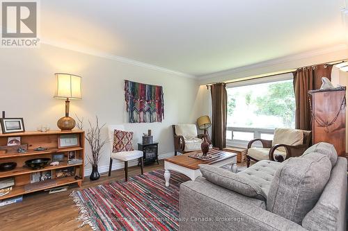 300 Minnesota Street, Collingwood, ON - Indoor Photo Showing Living Room