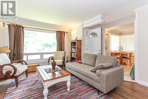 300 Minnesota Street, Collingwood, ON - Indoor Photo Showing Living Room