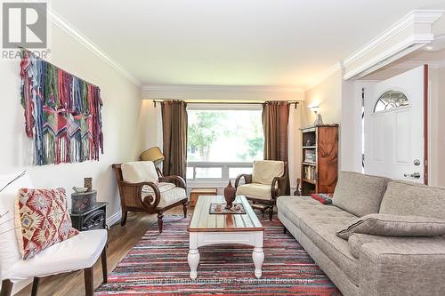 300 Minnesota Street, Collingwood, ON - Indoor Photo Showing Living Room