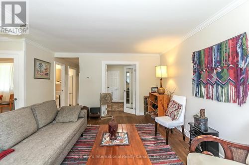 300 Minnesota Street, Collingwood, ON - Indoor Photo Showing Living Room