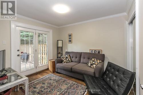 300 Minnesota Street, Collingwood, ON - Indoor Photo Showing Living Room