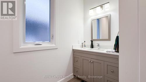 432 Coast Drive, Goderich (Goderich Town), ON - Indoor Photo Showing Bathroom