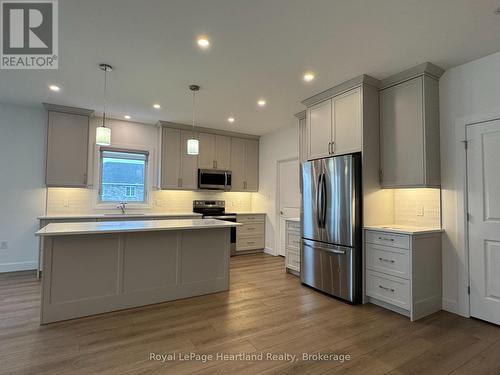 432 Coast Drive, Goderich (Goderich Town), ON - Indoor Photo Showing Kitchen With Stainless Steel Kitchen With Upgraded Kitchen