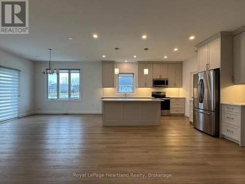 432 Coast Drive, Goderich (Goderich Town), ON - Indoor Photo Showing Kitchen With Stainless Steel Kitchen With Upgraded Kitchen