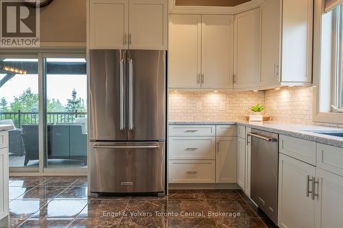 160 Robertson Avenue, Meaford, ON - Indoor Photo Showing Kitchen With Upgraded Kitchen