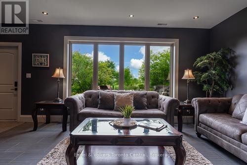 160 Robertson Avenue, Meaford, ON - Indoor Photo Showing Living Room