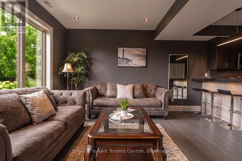 160 Robertson Avenue, Meaford, ON - Indoor Photo Showing Living Room