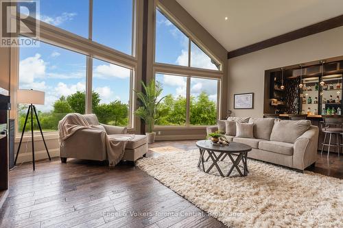 160 Robertson Avenue, Meaford, ON - Indoor Photo Showing Living Room