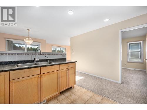 3150 Westsyde Road Unit# 2, Kamloops, BC - Indoor Photo Showing Kitchen With Double Sink