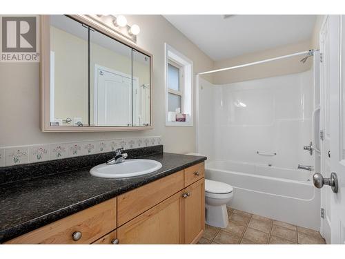 3150 Westsyde Road Unit# 2, Kamloops, BC - Indoor Photo Showing Bathroom