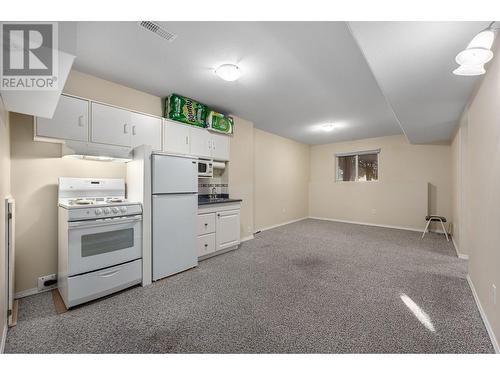 3150 Westsyde Road Unit# 2, Kamloops, BC - Indoor Photo Showing Kitchen