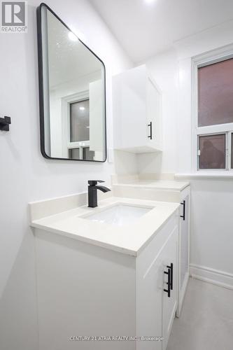 3 - 605 College Street, Toronto, ON - Indoor Photo Showing Bathroom