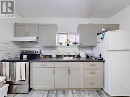 395 Crawford Street, Toronto, ON - Indoor Photo Showing Kitchen