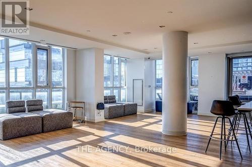 915 - 120 Parliament Street, Toronto, ON - Indoor Photo Showing Living Room