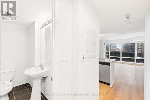 1809 - 210 Victoria Street, Toronto, ON - Indoor Photo Showing Bathroom