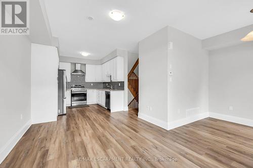 26 - 305 Garner Road W, Hamilton, ON - Indoor Photo Showing Kitchen