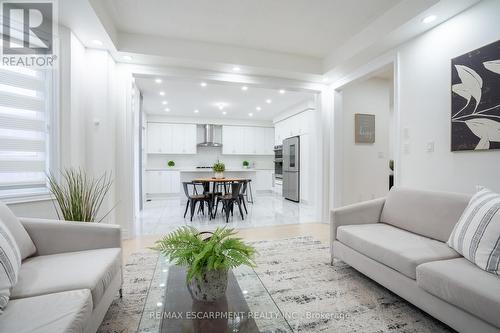 158 Agro Street, Hamilton, ON - Indoor Photo Showing Living Room