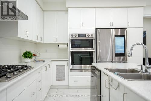 158 Agro Street, Hamilton, ON - Indoor Photo Showing Kitchen With Double Sink With Upgraded Kitchen