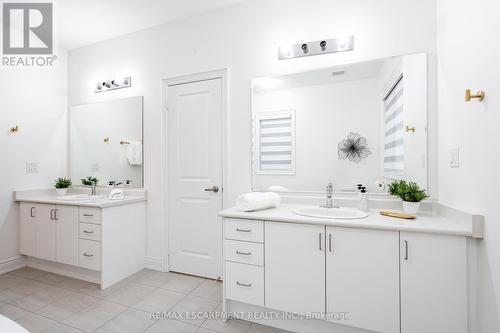 158 Agro Street, Hamilton, ON - Indoor Photo Showing Bathroom