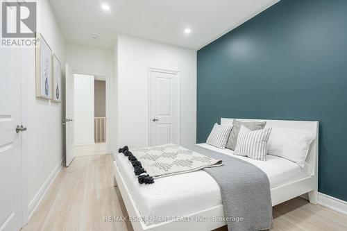 158 Agro Street, Hamilton, ON - Indoor Photo Showing Bedroom