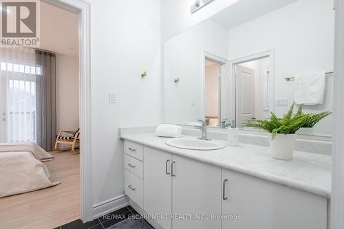 158 Agro Street, Hamilton, ON - Indoor Photo Showing Bathroom