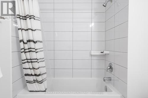 158 Agro Street, Hamilton, ON - Indoor Photo Showing Bathroom