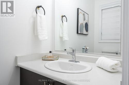 158 Agro Street, Hamilton, ON - Indoor Photo Showing Bathroom