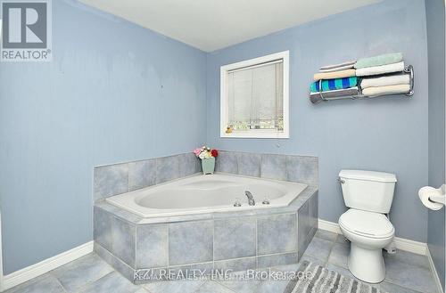 15 Creanona Boulevard, Hamilton, ON - Indoor Photo Showing Bathroom