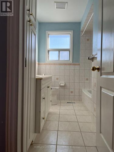 424 Pineland Avenue, Oakville, ON - Indoor Photo Showing Bathroom