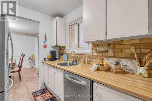 398 Kerman Avenue, Grimsby, ON - Indoor Photo Showing Kitchen