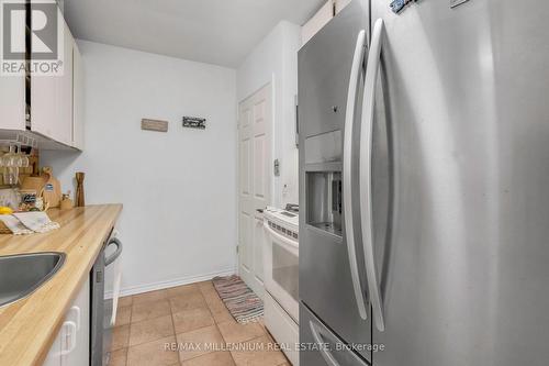 398 Kerman Avenue, Grimsby, ON - Indoor Photo Showing Kitchen