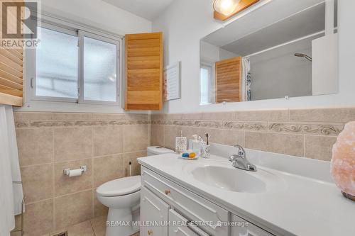 398 Kerman Avenue, Grimsby, ON - Indoor Photo Showing Bathroom