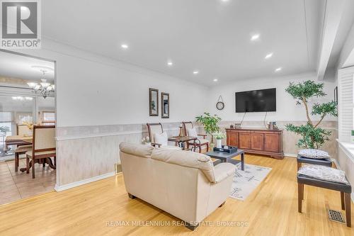 398 Kerman Avenue, Grimsby, ON - Indoor Photo Showing Living Room