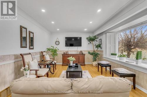 398 Kerman Avenue, Grimsby, ON - Indoor Photo Showing Living Room