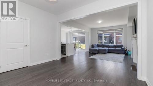 940 Sobeski Avenue, Woodstock, ON - Indoor Photo Showing Living Room