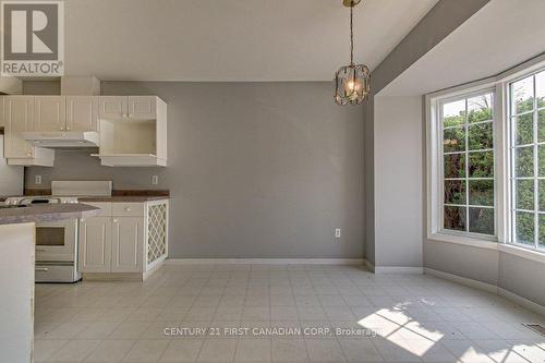 Eat in Kitchen - 32 - 20 Kernohan Parkway, London, ON - Indoor Photo Showing Kitchen