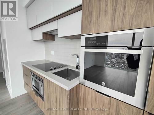 3903 - 39 Roehampton Avenue, Toronto, ON - Indoor Photo Showing Kitchen