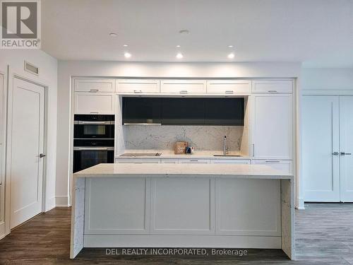 401 - 10 Inn On The Park Drive, Toronto, ON - Indoor Photo Showing Kitchen