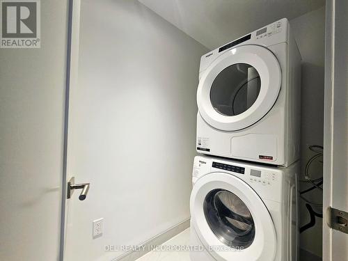 401 - 10 Inn On The Park Drive, Toronto, ON - Indoor Photo Showing Laundry Room