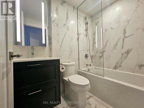 401 - 10 Inn On The Park Drive, Toronto, ON - Indoor Photo Showing Bathroom