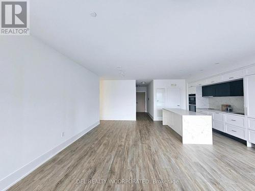 401 - 10 Inn On The Park Drive, Toronto, ON - Indoor Photo Showing Kitchen