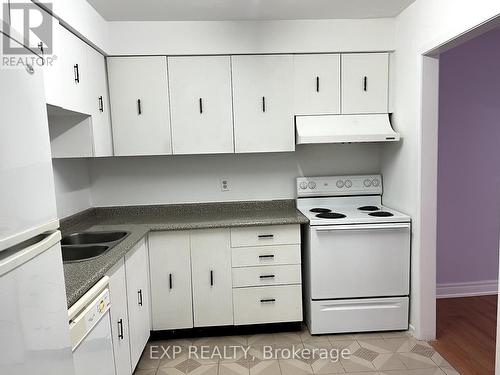 72 Stather Street, Markham, ON - Indoor Photo Showing Kitchen With Double Sink