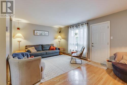 36 - 166 Southdale Road W, London, ON - Indoor Photo Showing Living Room