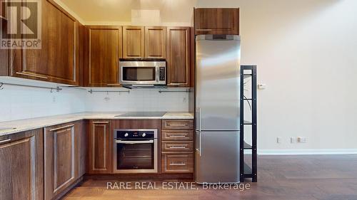 220 - 500 Sherbourne Street, Toronto, ON - Indoor Photo Showing Kitchen