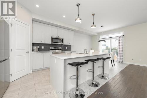 732 Namur Street, Russell, ON - Indoor Photo Showing Kitchen With Upgraded Kitchen