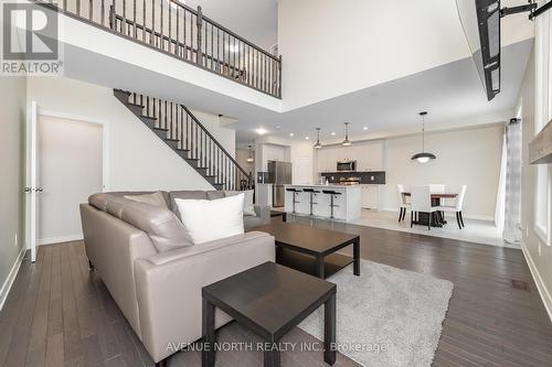 732 Namur Street, Russell, ON - Indoor Photo Showing Living Room