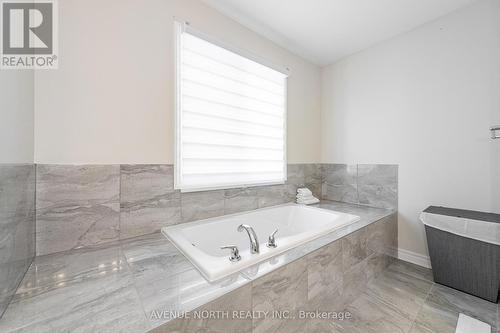 732 Namur Street, Russell, ON - Indoor Photo Showing Bathroom